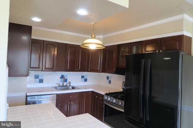 Foto del edificio - 5801 Quantrell Ave