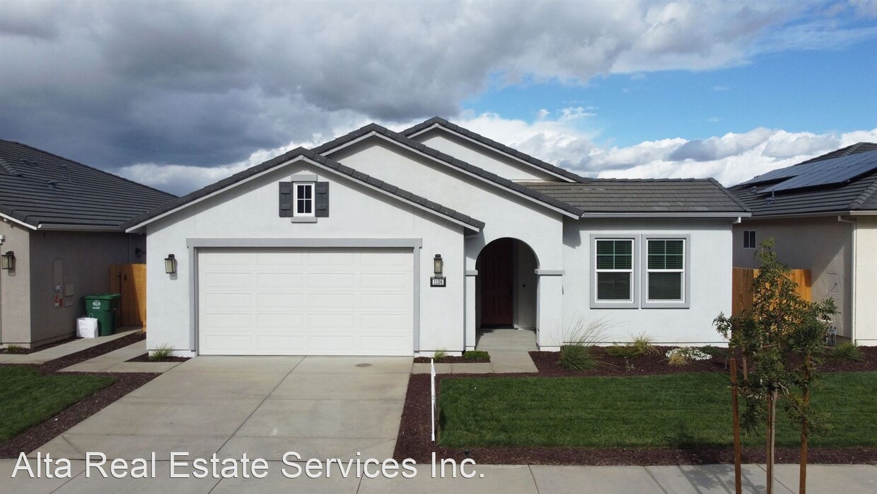 4 br, 2 bath House - 1136 Pearl Drive