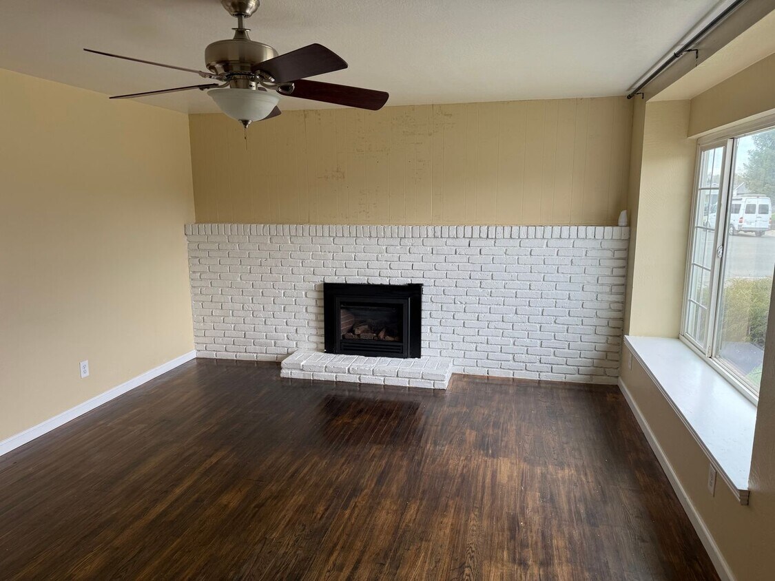 Foto del edificio - Beautiful 3 Bed / 2 Bath Home in North Yuba City