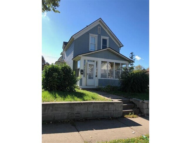 Front Exteriro - 896 Case Ave