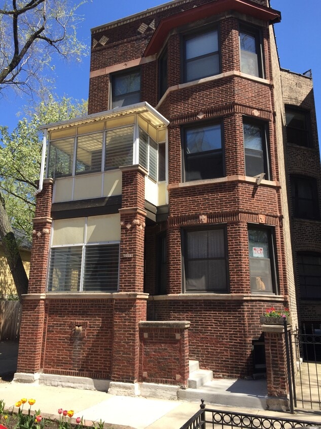 Primary Photo - 3253 N Kenmore Ave