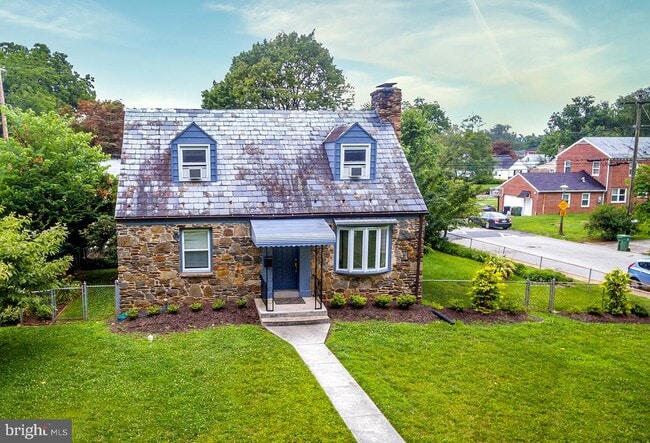 Building Photo - 6233 Woodcrest Ave
