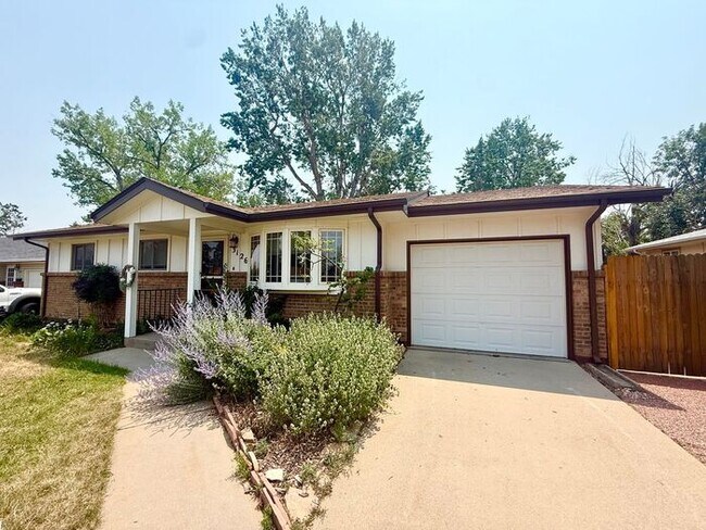 Foto del edificio - Conveniently Located 2 Bed, 2 Bath + 2 Bonus Rooms in Greeley