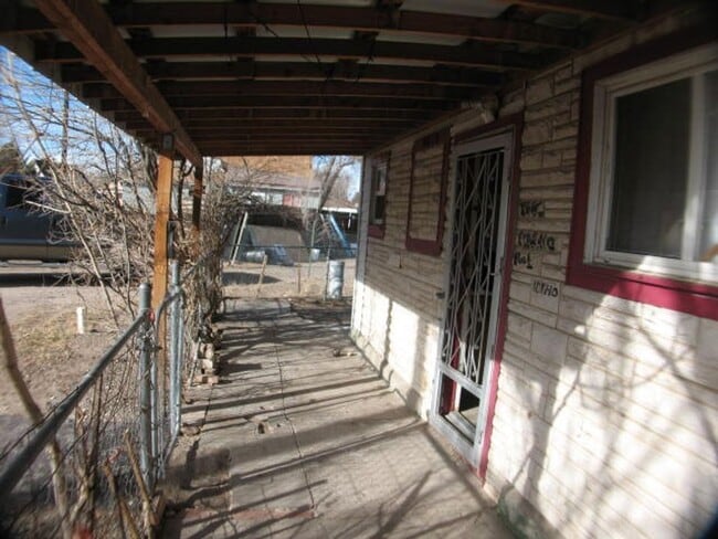 Building Photo - ALL PROSPECTIVE TENANTS MUST SUBMIT A $58 NON-REFUNDABLE APPLICATION FEE PER APPLICANT ONLINE AND...