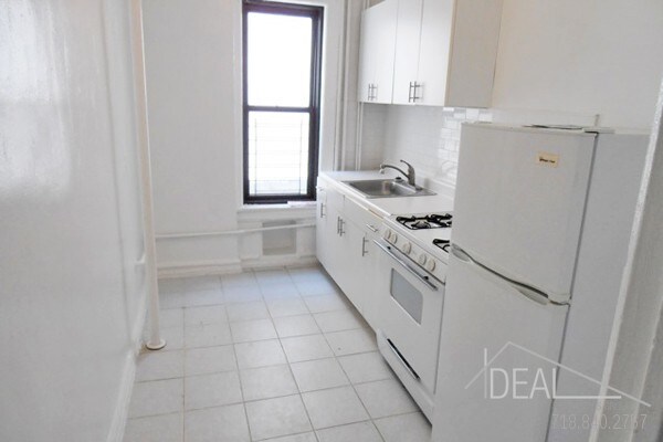 Building Photo - NO FEE Sweet 1 Bedroom in Sunset Park!
