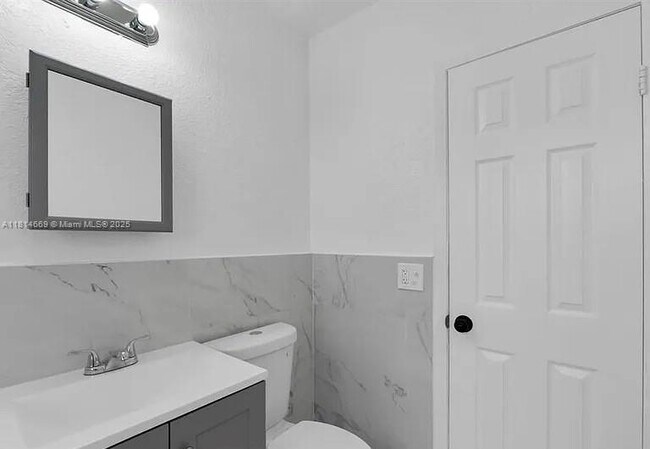Foto del edificio - 1732 NW 80th St