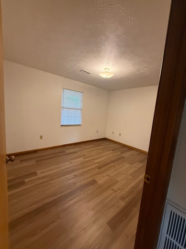Building Photo - 2150 Pottertown Rd