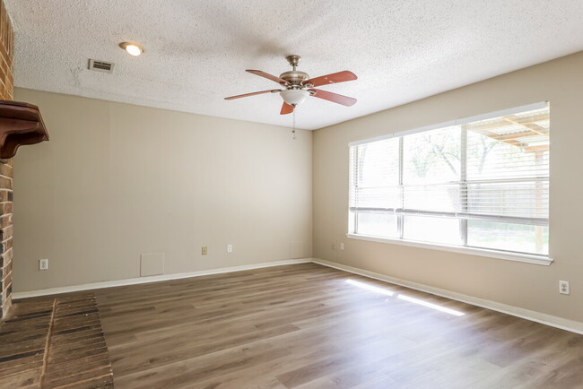 Building Photo - 2118 Rycroft Dr