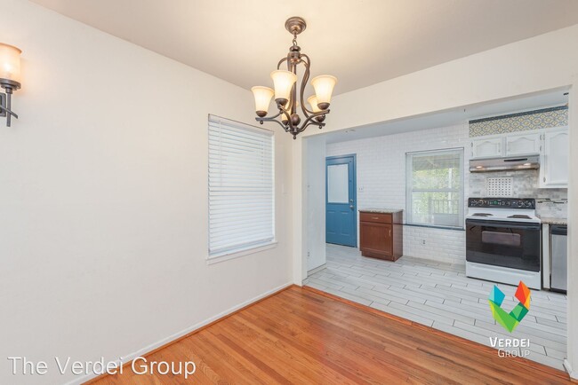 Building Photo - 3 br, 2 bath House - 2245 Cambridge Dr.