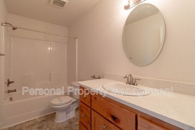 Foto del edificio - 1215 W 25th St