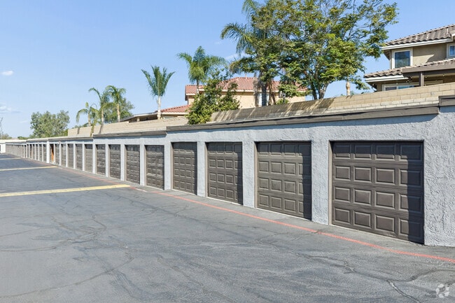 Aparcamiento - Mountain Crest Townhomes