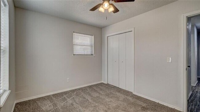 Foto del edificio - 4 Bed 2 Bath-South Gate Addition of Moore, OK