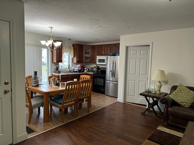 Building Photo - 31 Blackthorn Dr