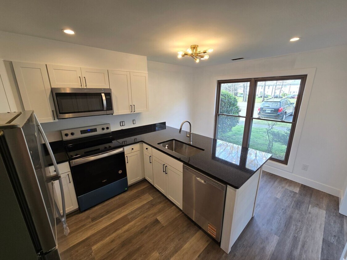 Foto principal - Charming 3BR Townhome in Durham