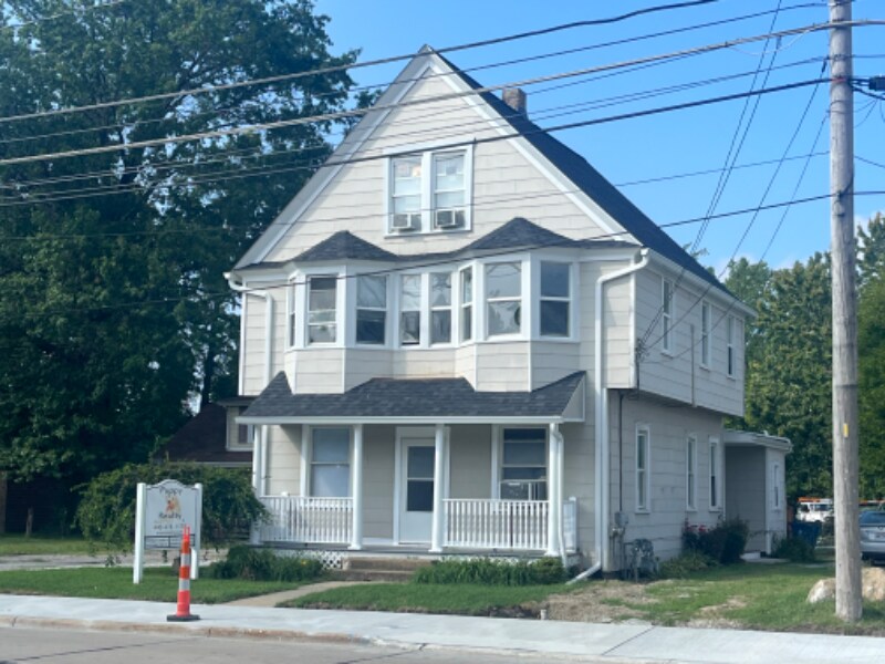 37805 Vine St Unit Front, Kirtland, OH 44094 Room for Rent in