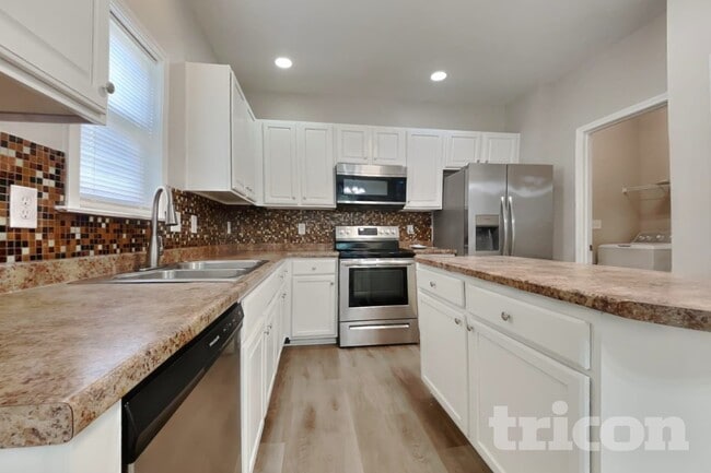 Building Photo - 308 Collinsworth Dr