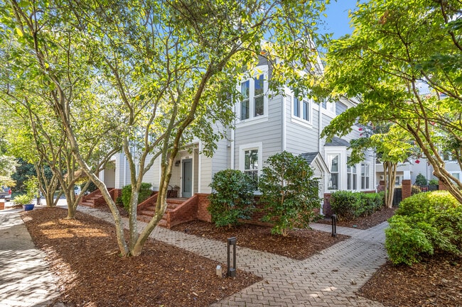 Front - 1030 Brighthurst Dr