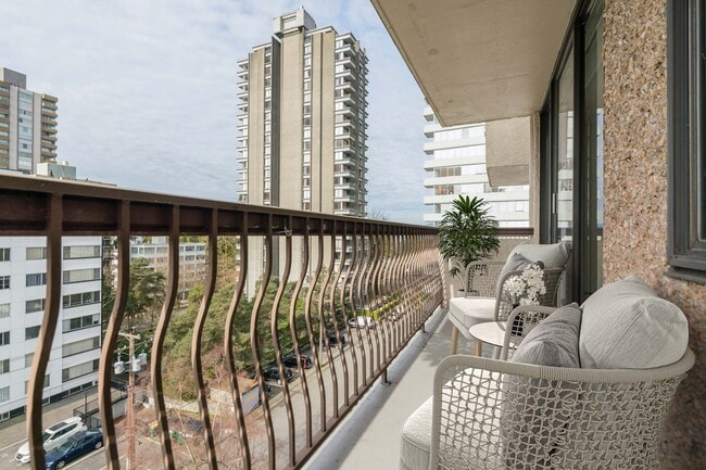 Building Photo - Dogwood