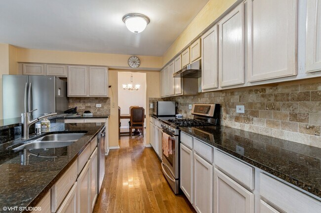 Building Photo - 170 Willow Bend