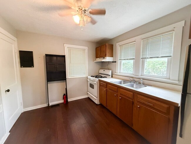 Foto del edificio - 2 Bed 1 Bath Single Family Home
