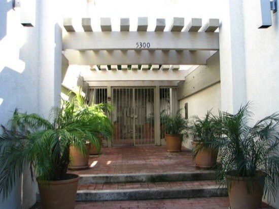 Foto del edificio - 5300 Fairview Blvd