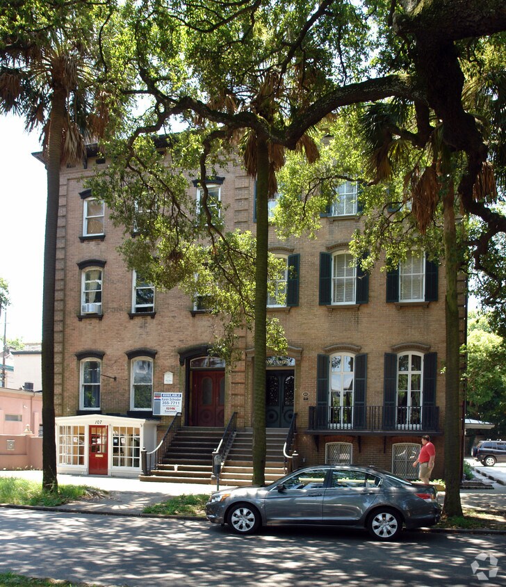 Building Photo - 107 W Liberty St