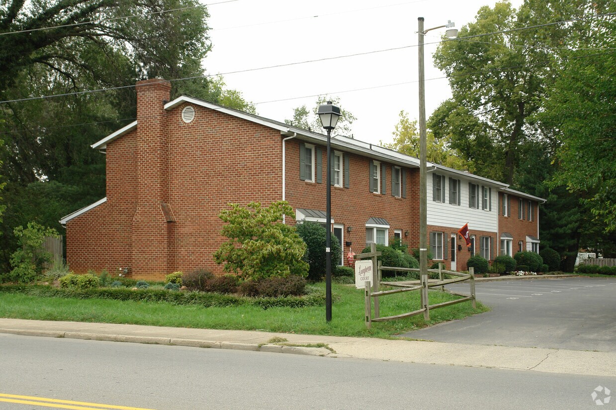 219 W Main St, Salem, VA 24153 Apartments in Salem, VA