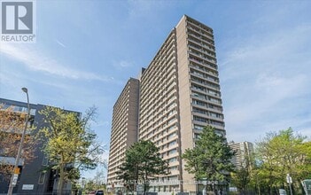 Building Photo - 10 Sunny Glenway