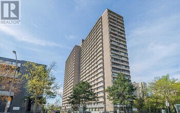 Building Photo - 10 Sunny Glenway
