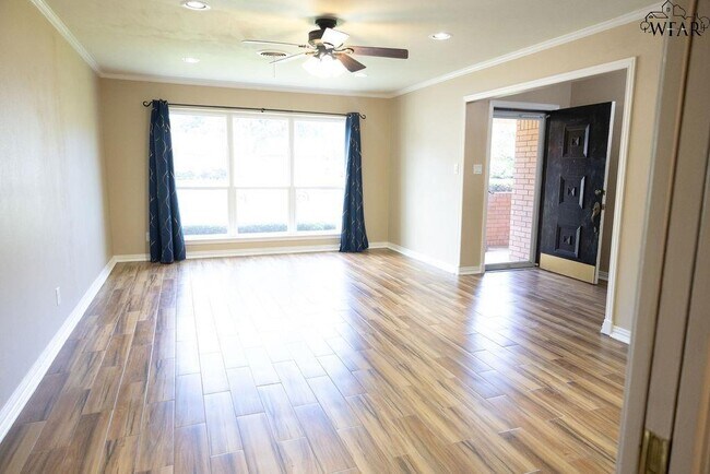Foto del edificio - 2824 Barrywood Dr