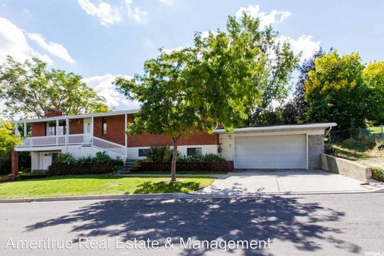 Primary Photo - 6 br, 3 bath House - 856 E 280 S