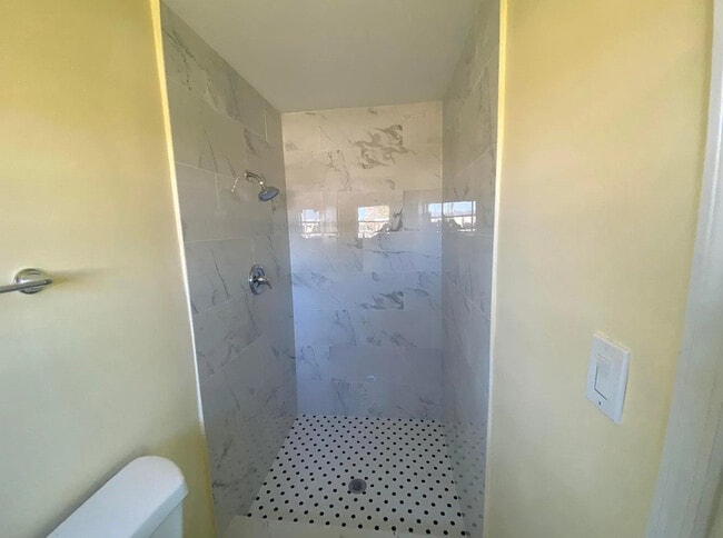Ducha principal - 3633 SE 20th Ter