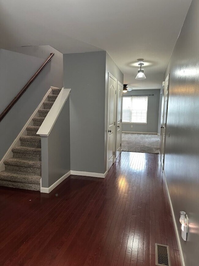 Foto del edificio - 6402 Creekbend Dr