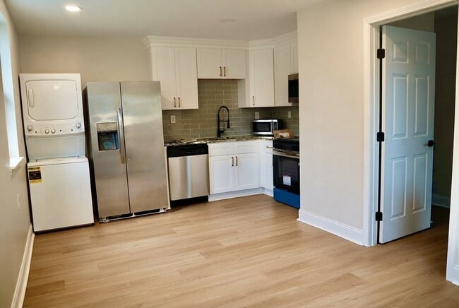Building Photo - 617 Transcontinental Dr