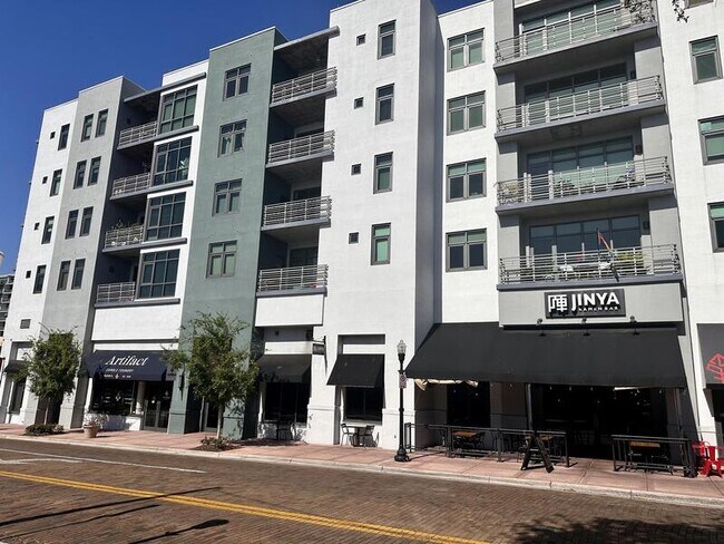 Foto del edificio - 10 N Summerlin Ave