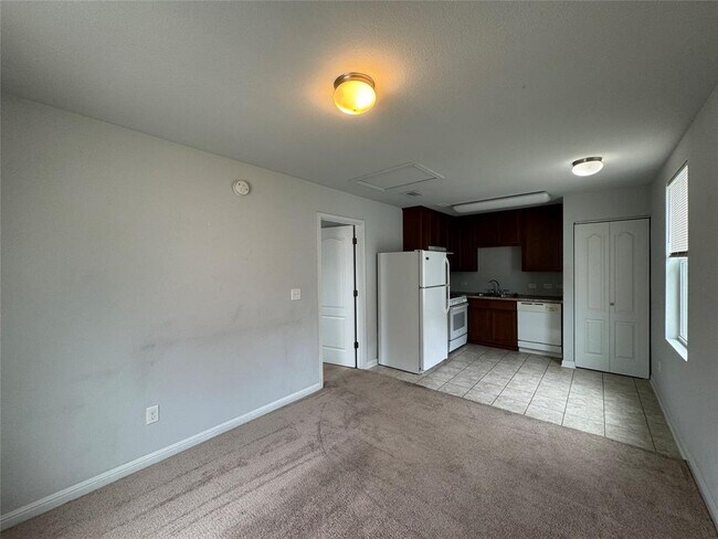 Building Photo - 340 Perry St