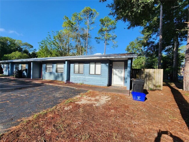 Building Photo - 828 SW 63rd Terrace