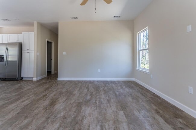 Foto del edificio - 343 Indian Woman Rd