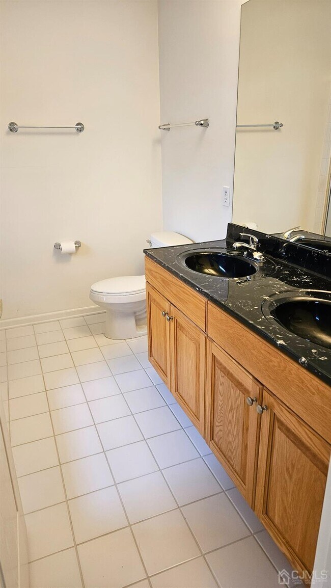 Building Photo - 208 Alder Ct