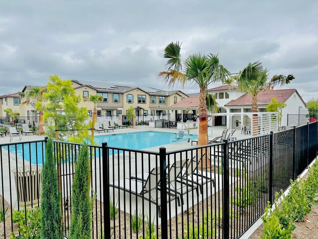 Foto del edificio - Newly Built 3 Bed Condo for Rent in Winche...