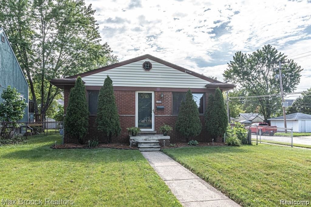 Primary Photo - 3800 Elmhurst Ave