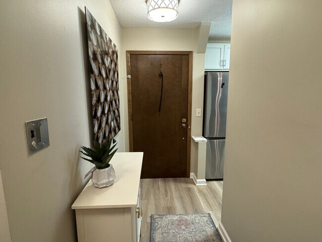 Entrada - 7500 Cahill Rd