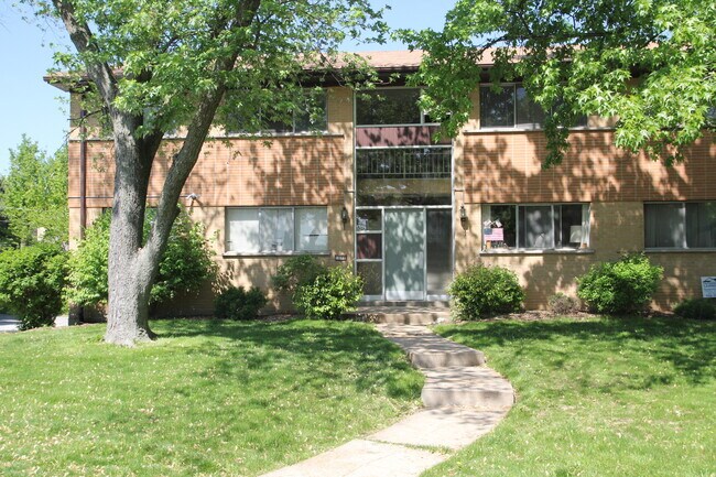 Foto del edificio - 1111 Indian Trails Dr