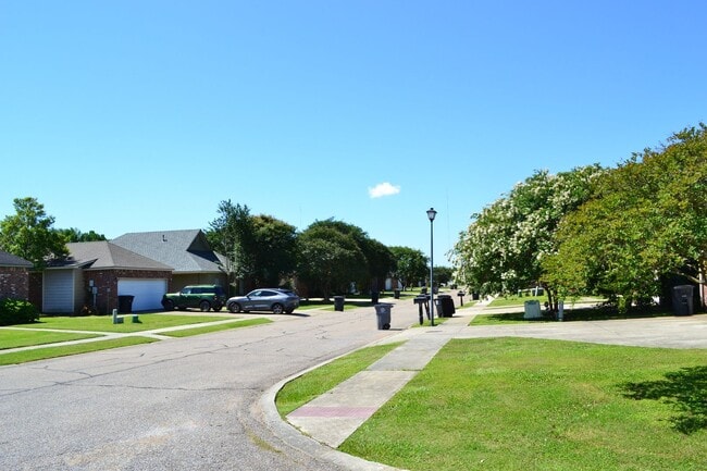 Building Photo - Don't wait This LSU Home will rent fast