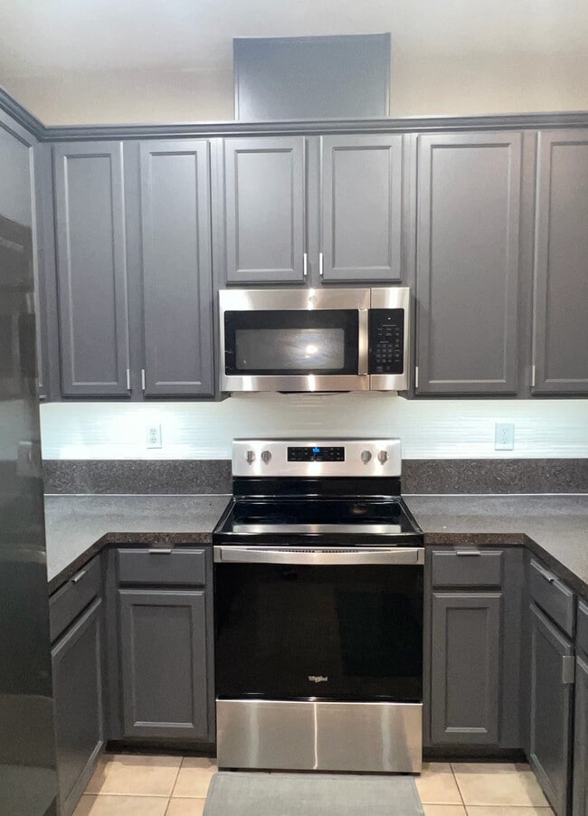 Building Photo - 13490 Essence Ct