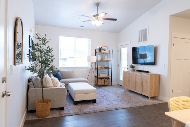 Foto del edificio - 4873 Poplar Wy
