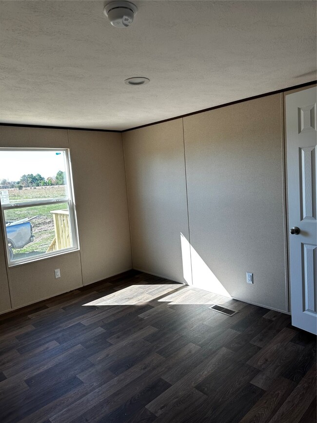 Foto del edificio - 33704 Dori Ln