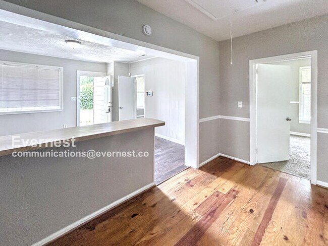 Foto del edificio - 1753 Cherry Ave