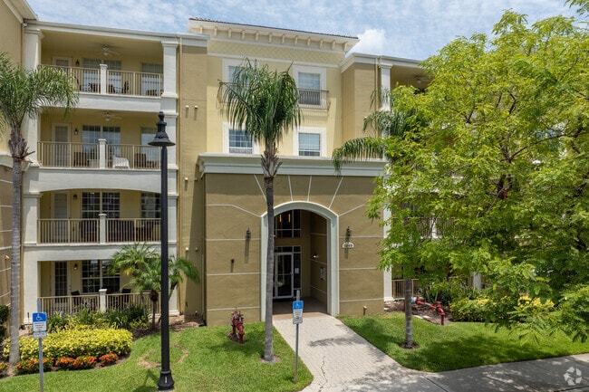 5012 Shoreway Loop Orlando, FL 32819-3032 - Vista Cay at Harbor Square