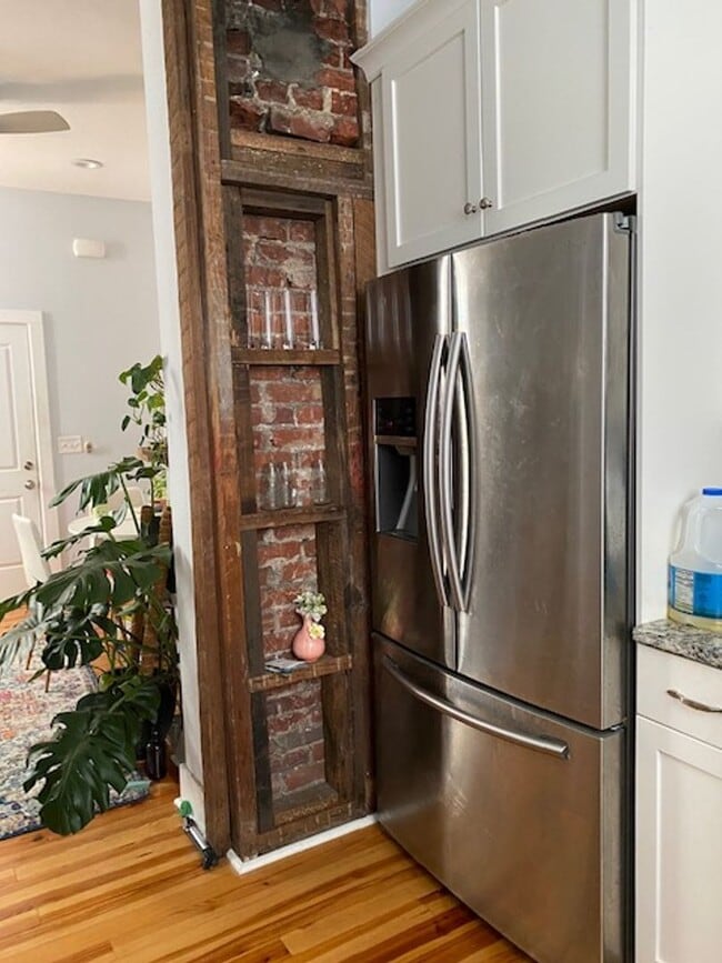 Building Photo - 3 Bedroom 3 Bath Apartment in North Centra...